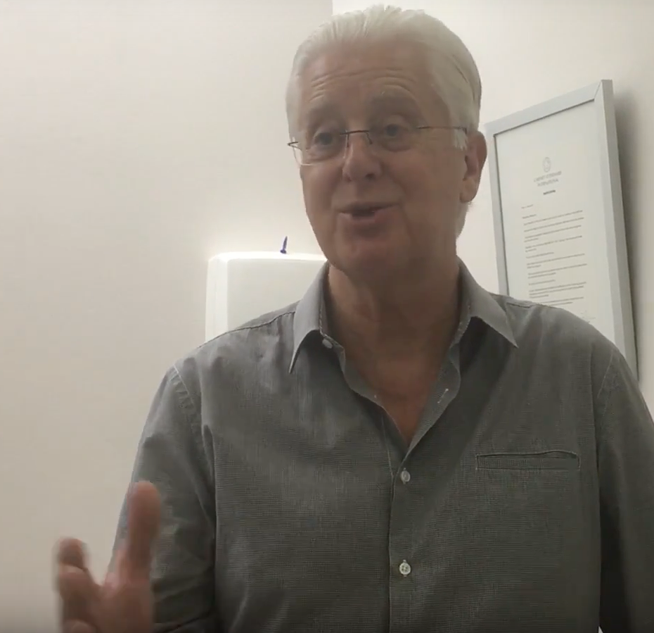 client talking, Vétérinaire Versoix, Veterinaire Versoix, Versoix Veterinaire, Versoix Vétérinaire, cabinet vétérinaire versoix, cabinet veterinaire versoix, clinique vétérinaire versoix, vétérinaire de Garde Versoix,veterinaire de Garde Versoix, Cabinet Vétérinaire International